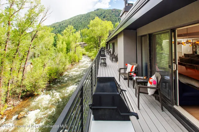 a view of a lake with houses