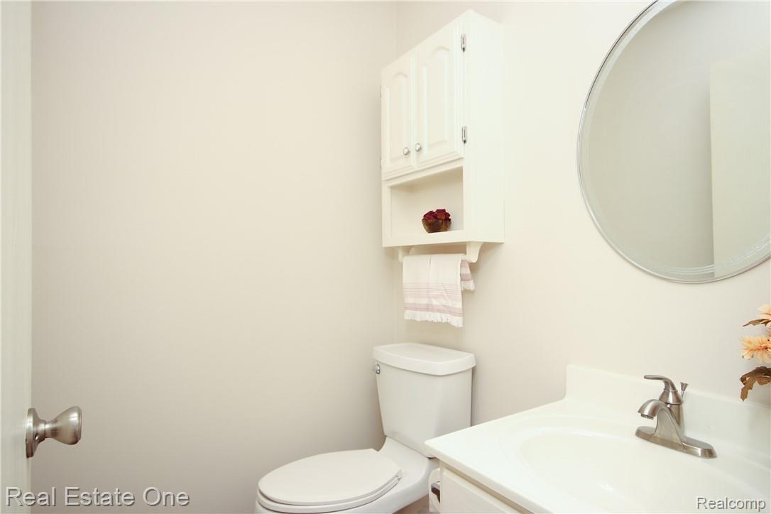 6799 Longwood Road Canton, MI 48187 - Photo 24 of 27 Powder Room