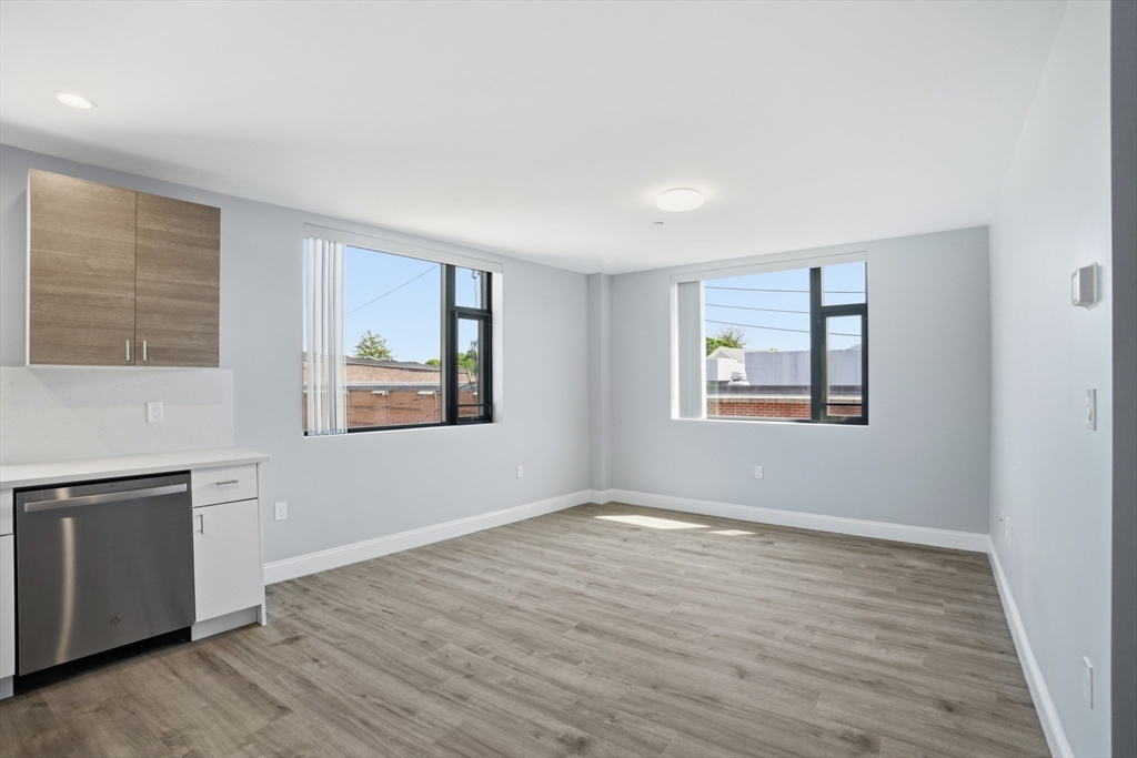 632 Centre Street, Unit 304 Boston, MA 02130 - Photo 4 of 14