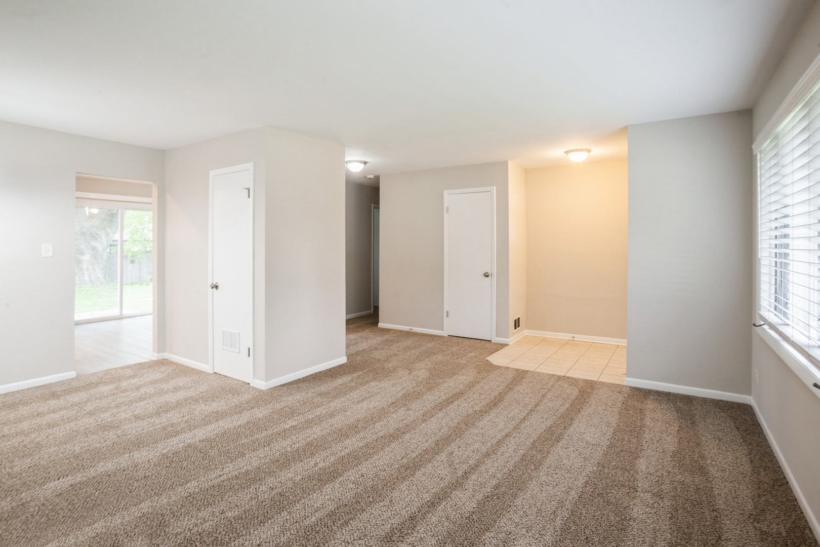 520 Landmeier Road Elk Grove Village, IL 60007 - Photo 4 of 15 Gallery Image 4
