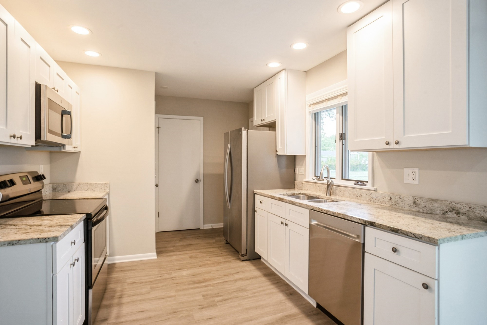 520 Landmeier Road Elk Grove Village, IL 60007 - Photo 5 of 15 Gallery Image 5