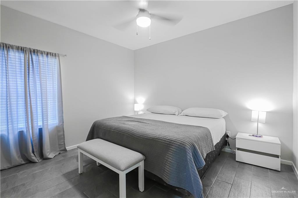 913 West Sunset Valley Street Mission, TX 78573 - Photo 17 of 24 a bedroom with a bed and a lamp
