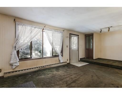 118 Undine Circle Springfield, MA 01109 - Photo 2 of 21