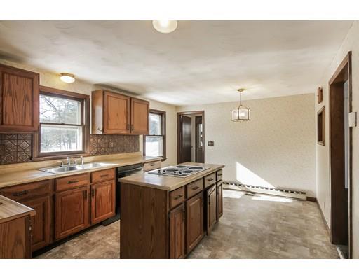 118 Undine Circle Springfield, MA 01109 - Photo 6 of 21