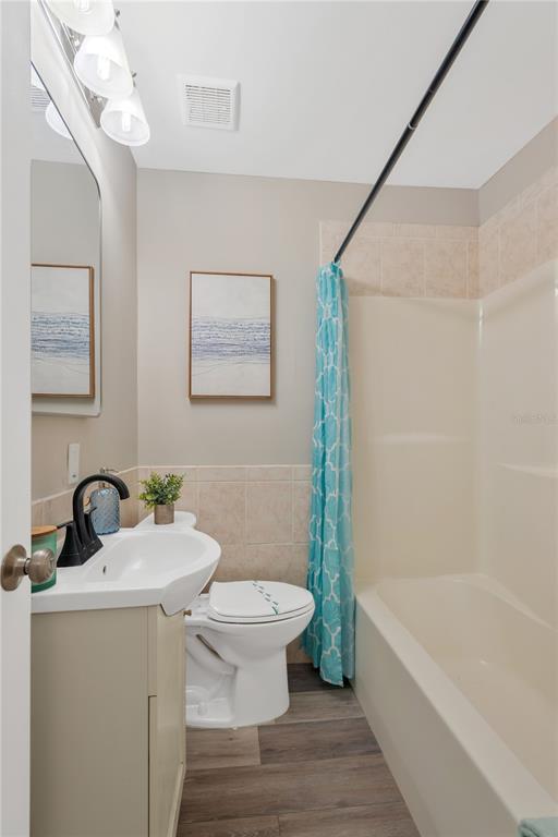 5226 Lime Avenue Seffner, FL 33584 - Photo 10 of 20 a bathroom with a sink toilet and shower