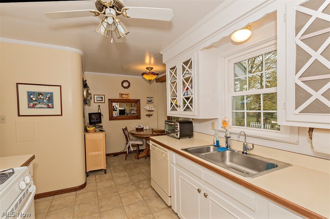 5251 East Farnhurst Road Cleveland, OH 44124 - Photo 5 of 32