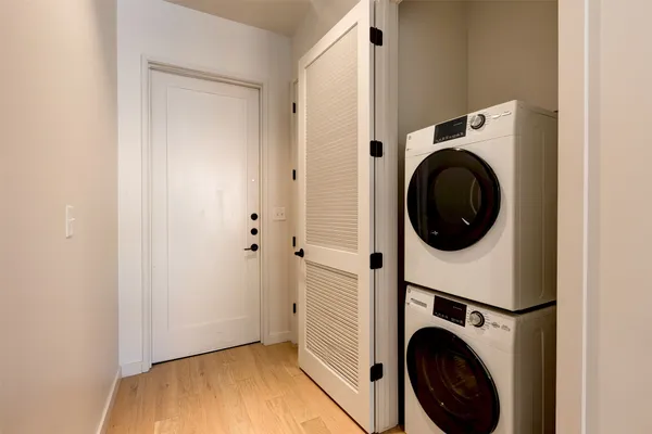 $2,400 | 1501 East 4th Street, Unit 202, Austin, TX 78702