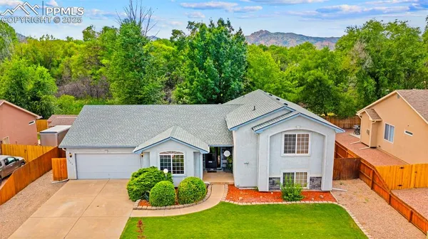a view of house with garden