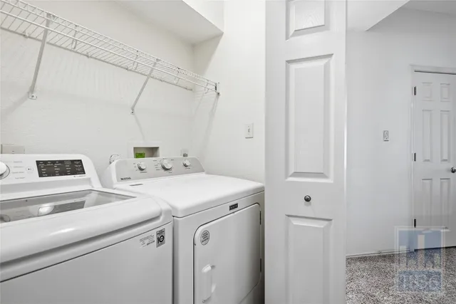 a view of yard with trees