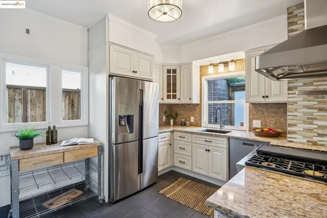 $709,000 | 2749 East 17th Street, Oakland, CA 94601