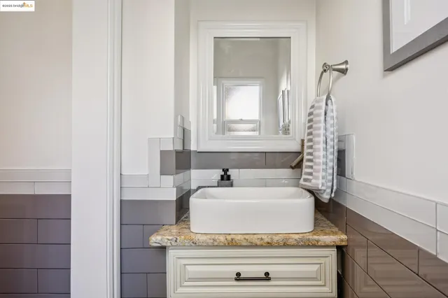 $709,000 | 2749 East 17th Street, Oakland, CA 94601