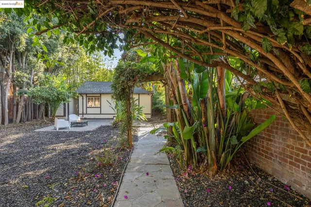 $709,000 | 2749 East 17th Street, Oakland, CA 94601