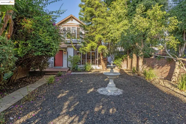 $709,000 | 2749 East 17th Street, Oakland, CA 94601