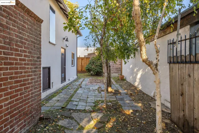 $709,000 | 2749 East 17th Street, Oakland, CA 94601