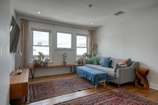 $825,000 | 52 Burnham Street, Unit 3, Belmont, MA 02478