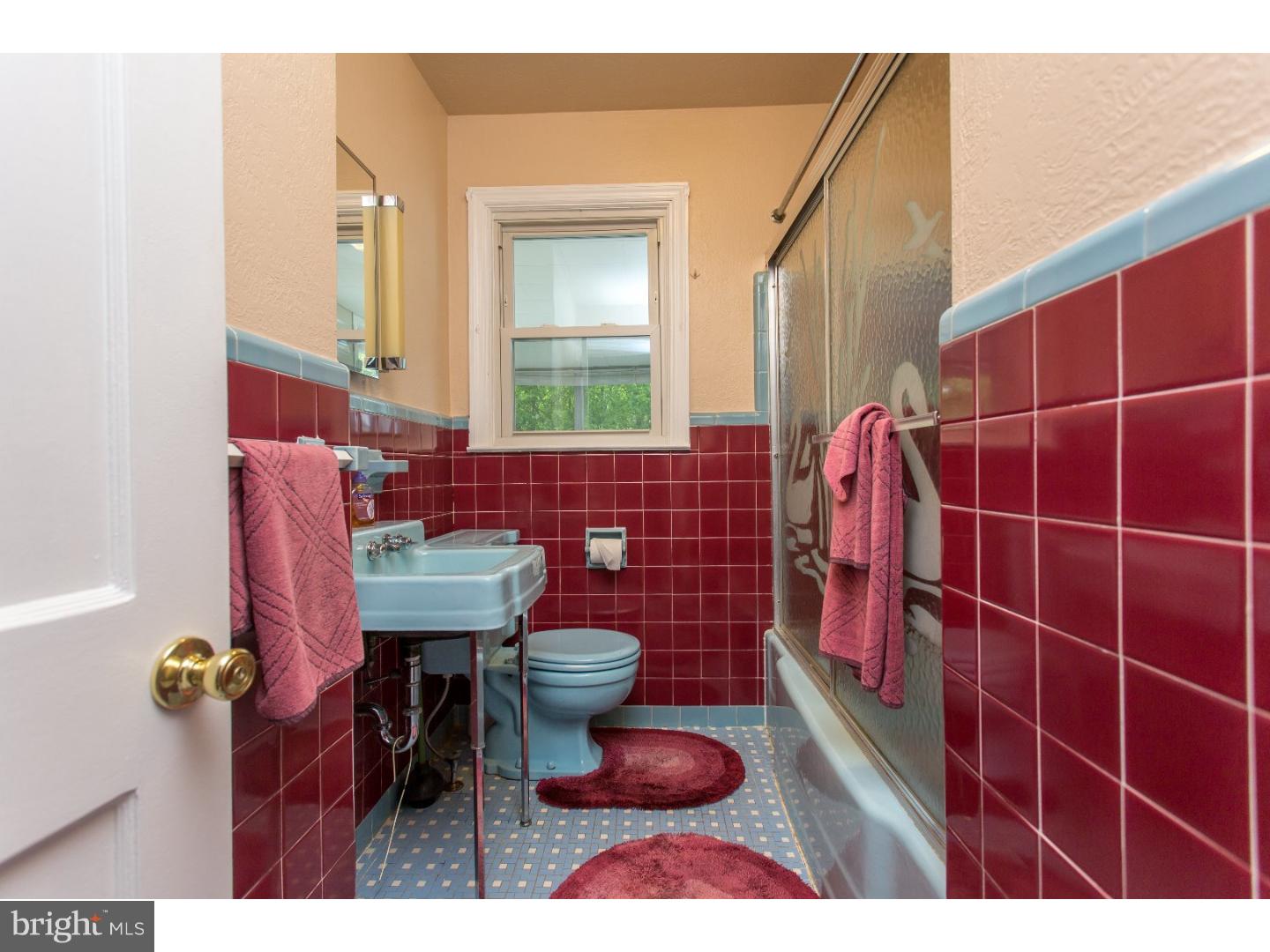 209 Rutledge Avenue Folsom, PA 19033 - Photo 14 of 25 Bathroom