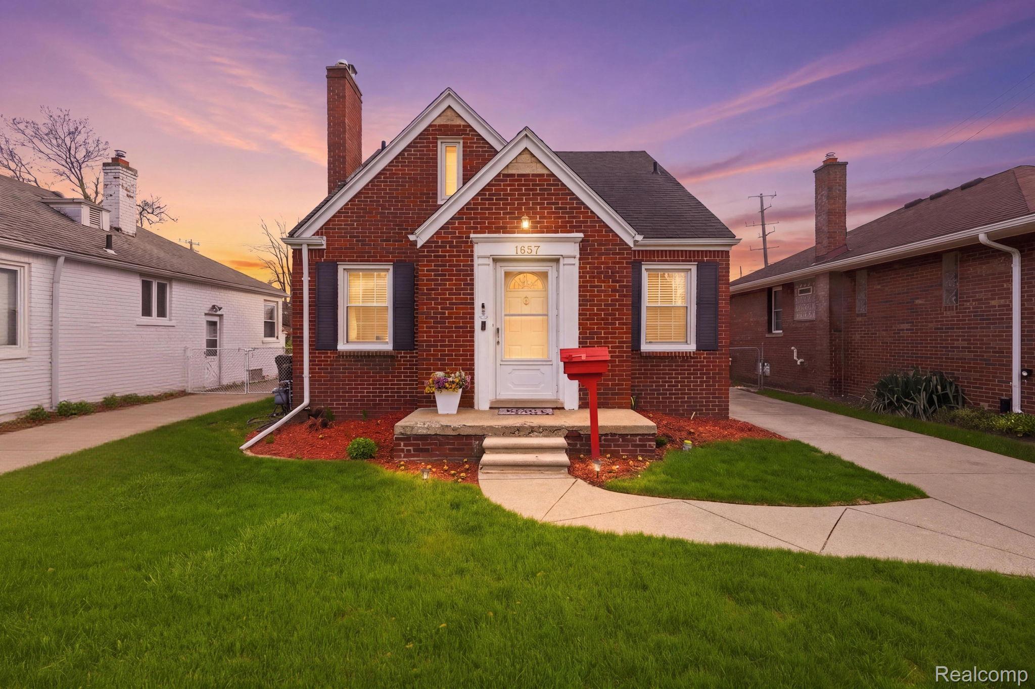 1857 Roslyn Road Grosse Pointe, MI 48236 - Photo 1 of 38