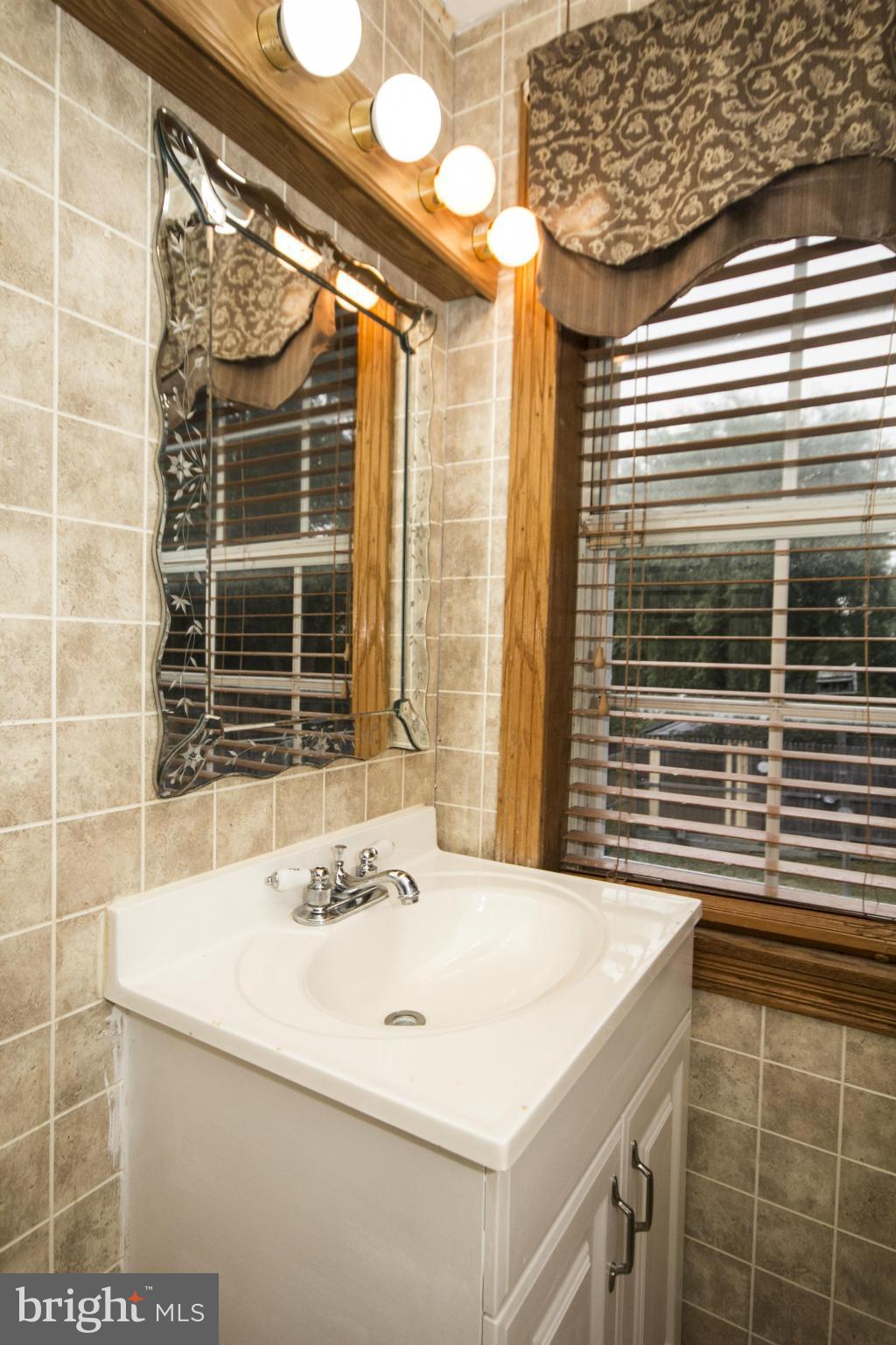 3914 Misty View Road Baltimore, MD 21220 - Photo 16 of 20 Bath