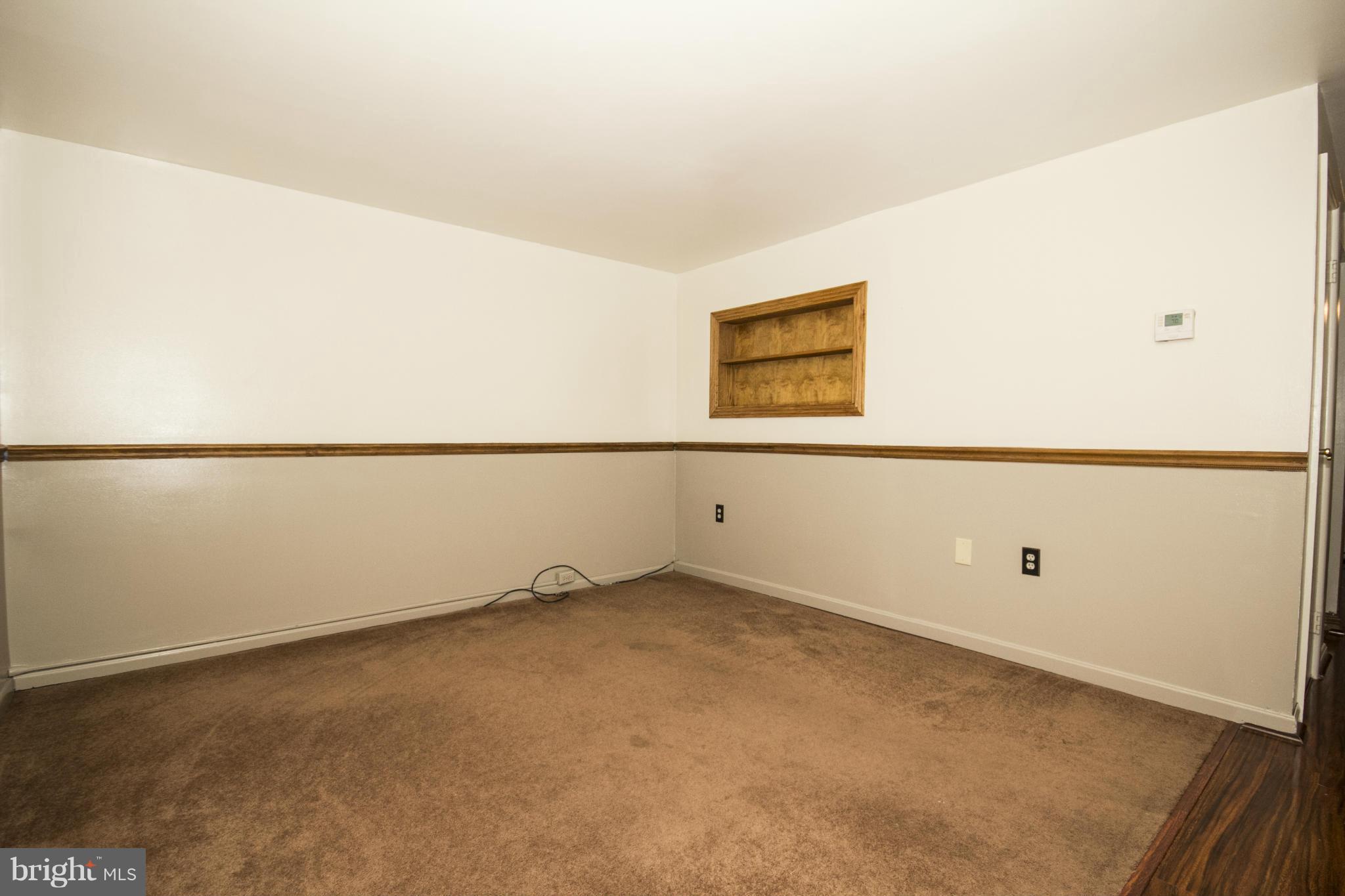 3914 Misty View Road Baltimore, MD 21220 - Photo 3 of 20 Living Room