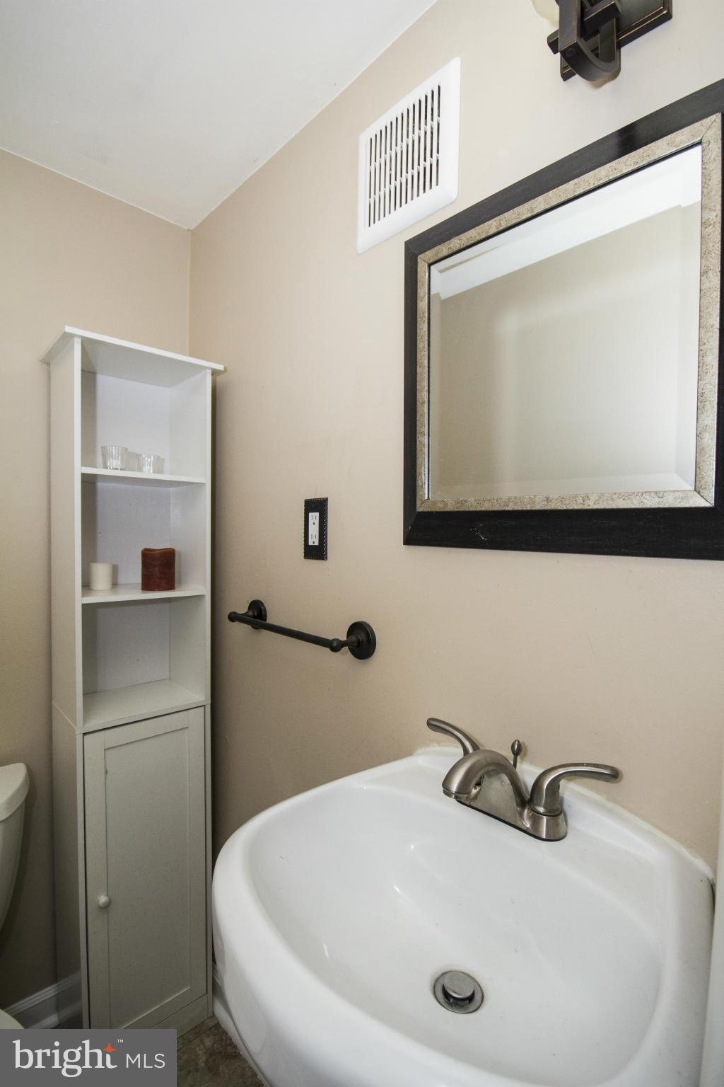 3914 Misty View Road Baltimore, MD 21220 - Photo 7 of 20 Bath
