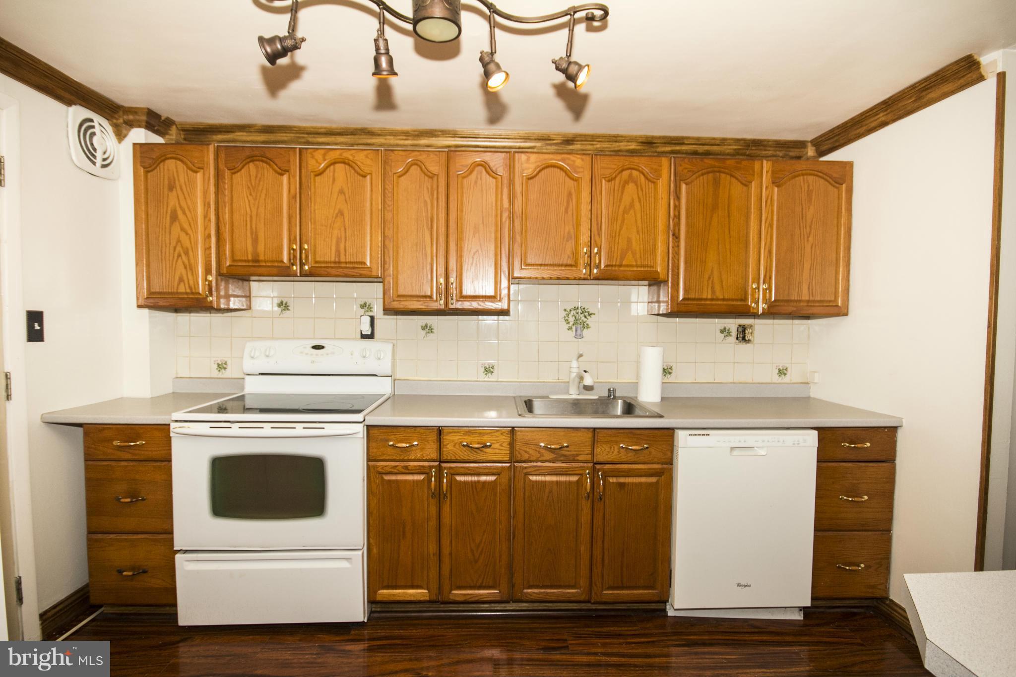 3914 Misty View Road Baltimore, MD 21220 - Photo 10 of 20 Kitchen