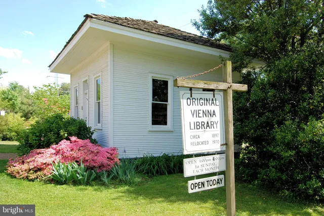 a view of a tennis court