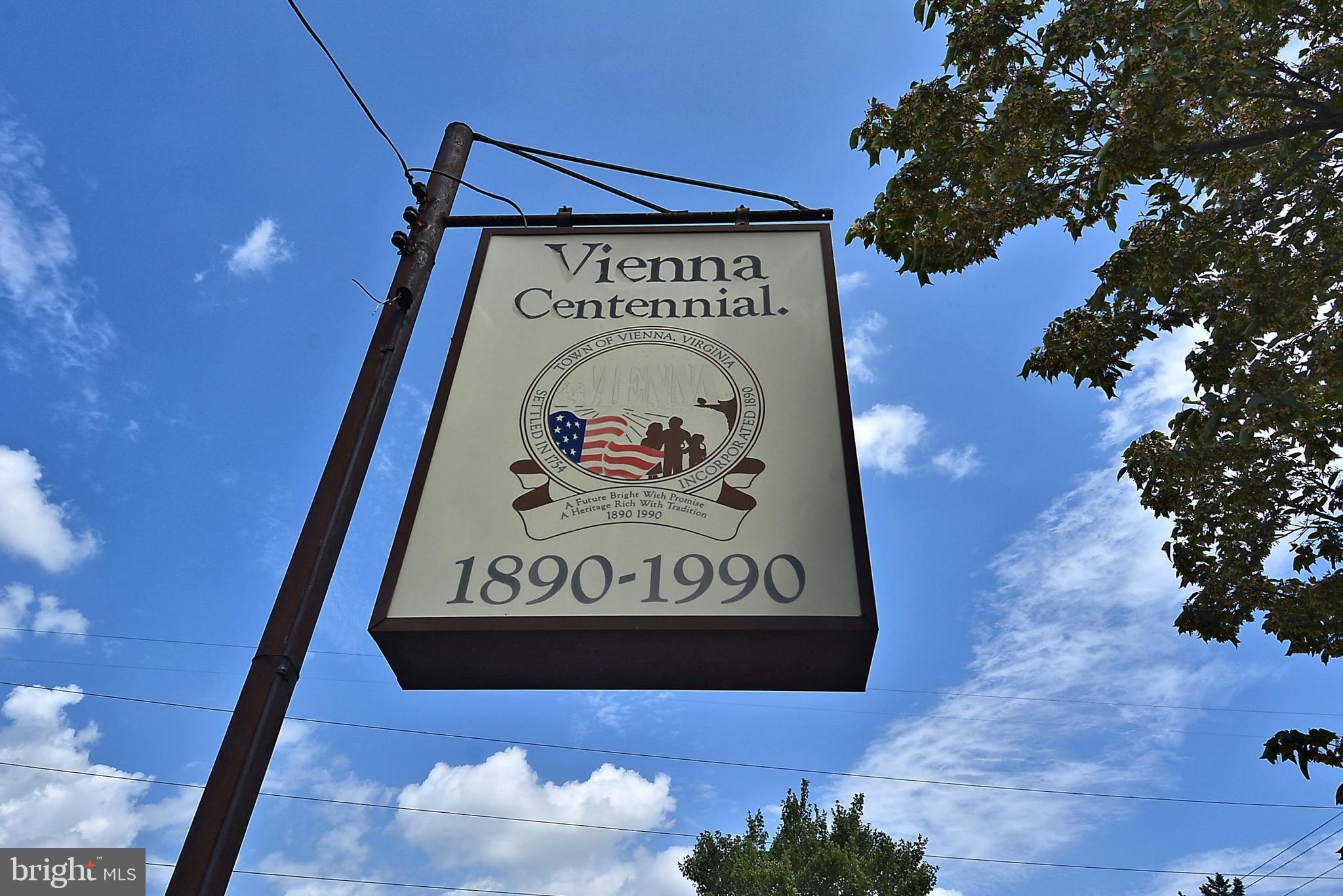 2931 Deer Hollow Way, Unit 102 Fairfax, VA 22031 - Photo 49 of 86 a sign on the side of a building