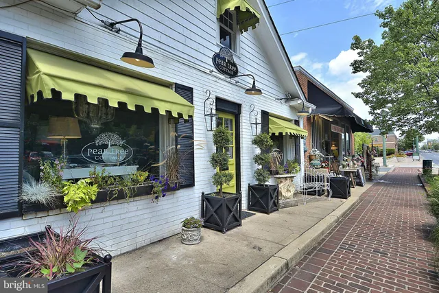 $2,250 | 2931 Deer Hollow Way, Unit 102, Fairfax, VA 22031