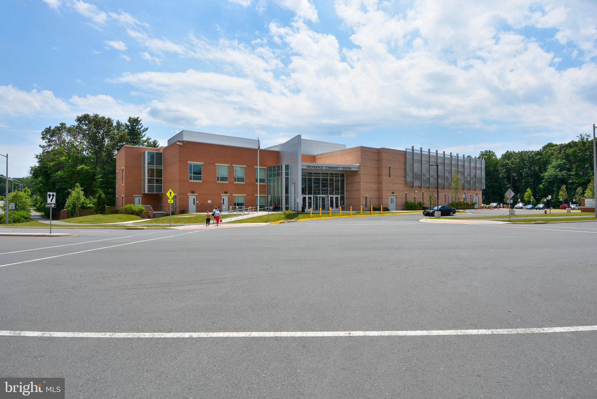2931 Deer Hollow Way, Unit 102 Fairfax, VA 22031 - Photo 65 of 86 a view of city with tall buildings