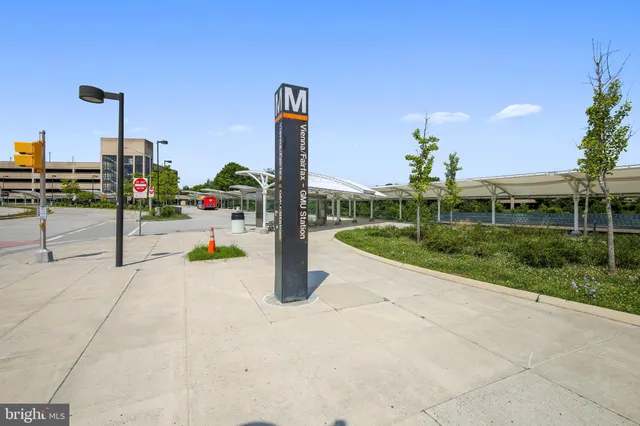 $2,250 | 2931 Deer Hollow Way, Unit 102, Fairfax, VA 22031