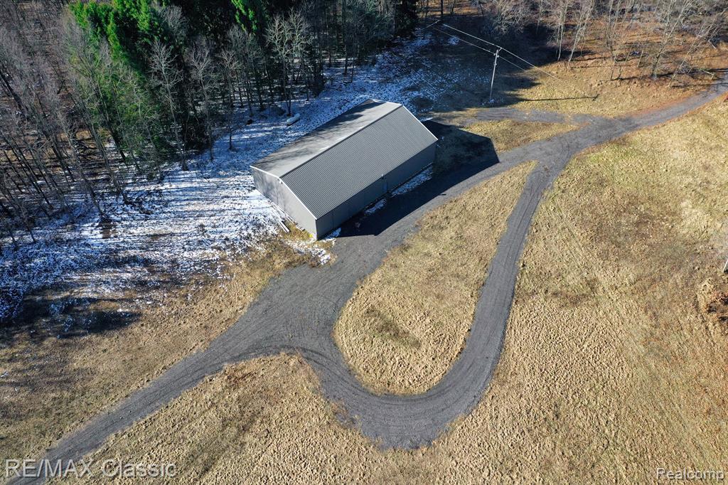 19585 Tipsico Lake Road Fenton, MI 48430 - Photo 12 of 34