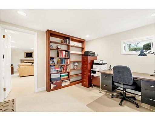 33 Lockeland Road Winchester, MA 01890 - Photo 24 of 28 a workspace with furniture