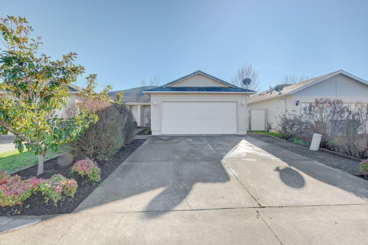 417 Crystal Drive Eagle Point, OR 97524 - Photo 35 of 35 a front view of a house with a yard