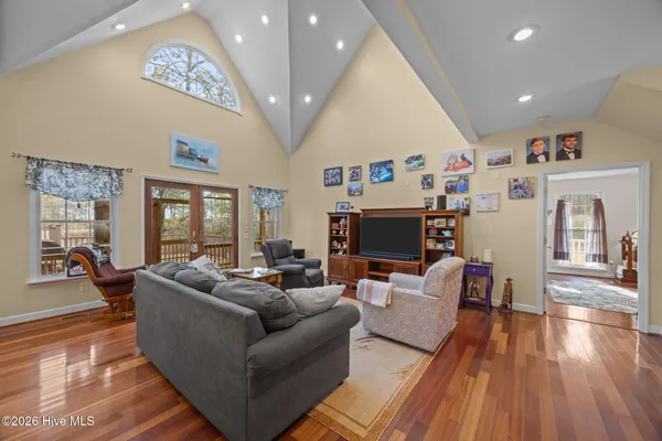 $590,000 | 33 Neuse Winds Drive, Oriental, NC 28571