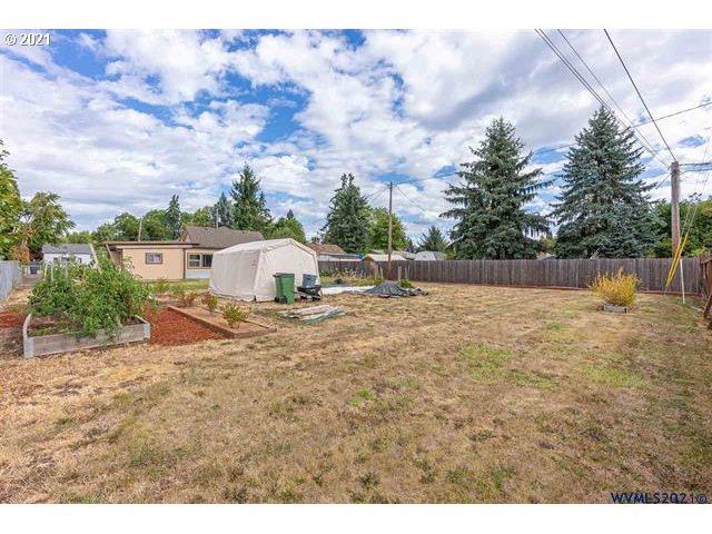 2455 G Street Springfield, OR 97477 - Photo 25 of 32 a backyard of a house with lots of green space