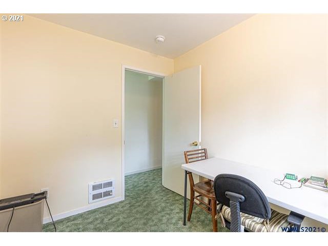 2455 G Street Springfield, OR 97477 - Photo 10 of 32 a view of workspace