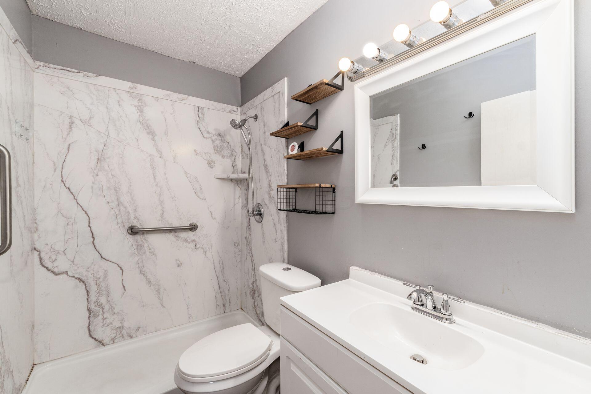2181 Sagamore Road Columbus, OH 43219 - Photo 9 of 26 Bathroom