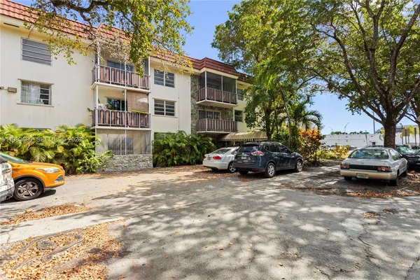 $1,900 | 13655 Northeast 10th Aveue, Unit 304, North Miami, FL 33161
