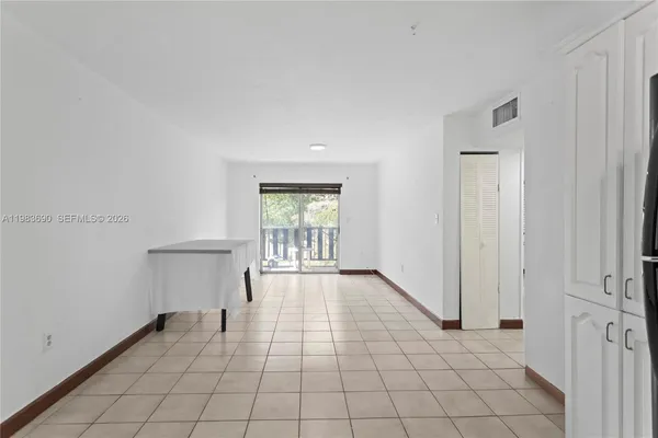 $1,900 | 13655 Northeast 10th Aveue, Unit 304, North Miami, FL 33161