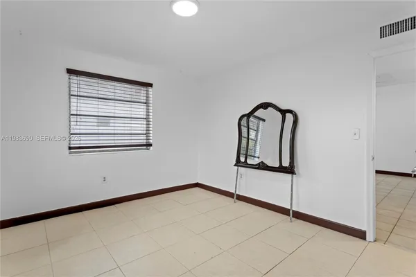 $1,900 | 13655 Northeast 10th Aveue, Unit 304, North Miami, FL 33161