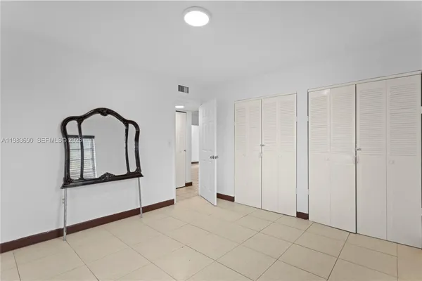 $1,900 | 13655 Northeast 10th Aveue, Unit 304, North Miami, FL 33161