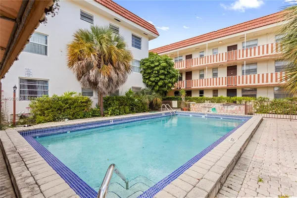 $1,900 | 13655 Northeast 10th Aveue, Unit 304, North Miami, FL 33161