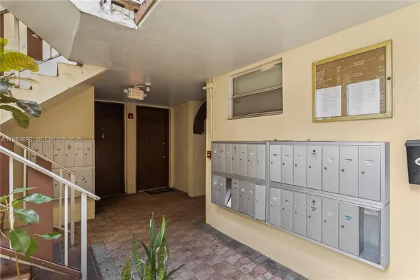$1,900 | 13655 Northeast 10th Aveue, Unit 304, North Miami, FL 33161