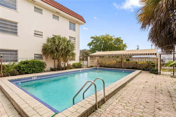 $1,900 | 13655 Northeast 10th Aveue, Unit 304, North Miami, FL 33161
