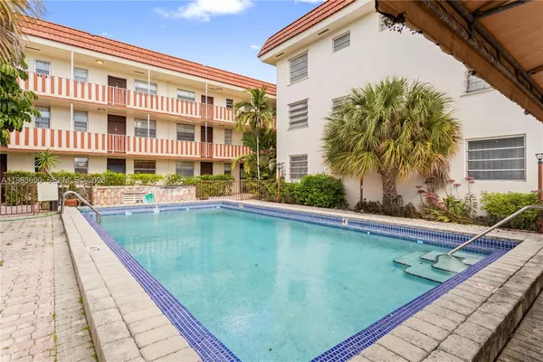 $1,900 | 13655 Northeast 10th Aveue, Unit 304, North Miami, FL 33161