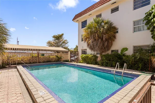 $1,900 | 13655 Northeast 10th Aveue, Unit 304, North Miami, FL 33161