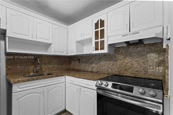 $1,900 | 13655 Northeast 10th Aveue, Unit 304, North Miami, FL 33161