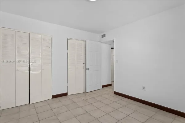 $1,900 | 13655 Northeast 10th Aveue, Unit 304, North Miami, FL 33161
