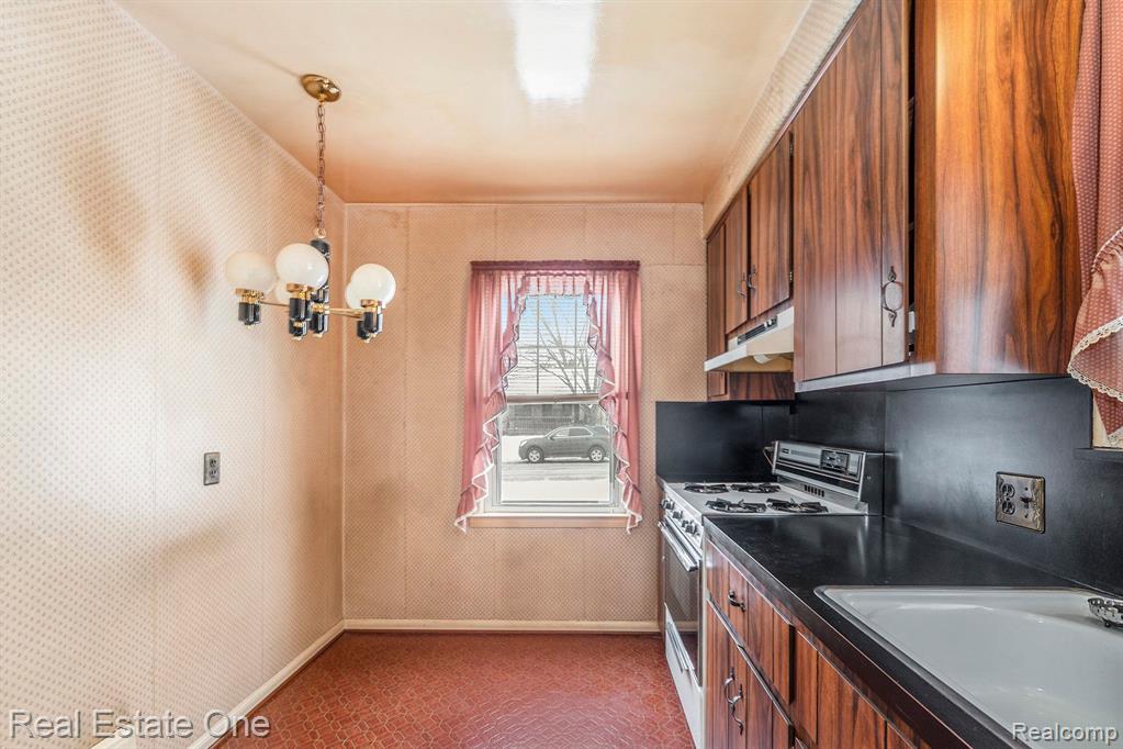 2836 Academy Street Dearborn, MI 48124 - Photo 4 of 16