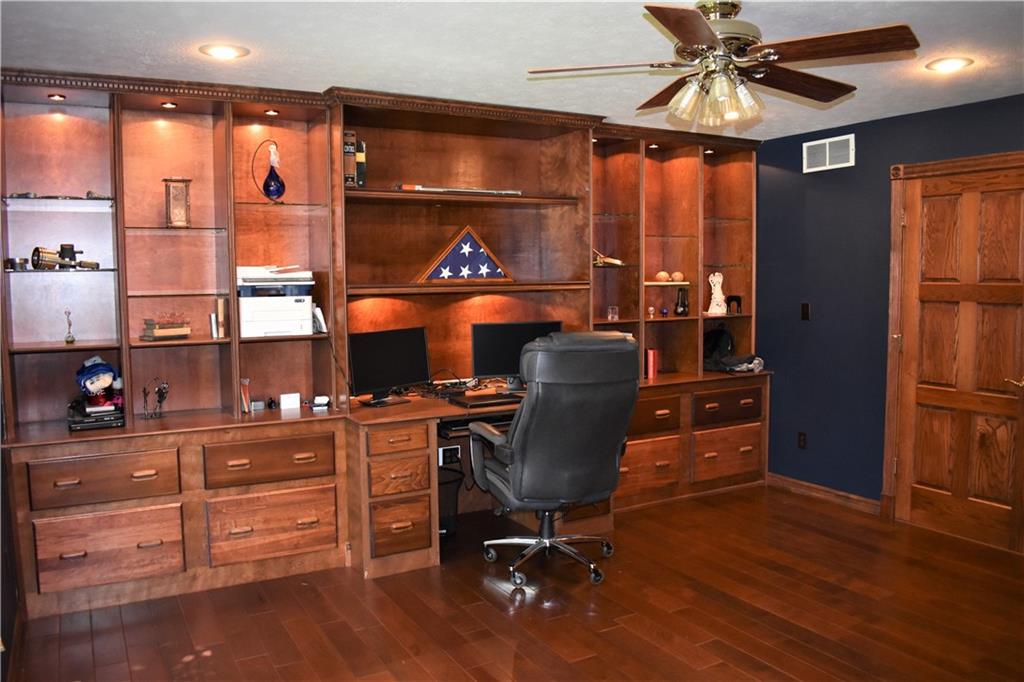 3911 Highview Way Columbus, IN 47203 - Photo 13 of 31 Gallery Image 13
